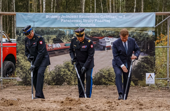 {Nastąpiło symboliczne wbicie pierwszej łopaty.}