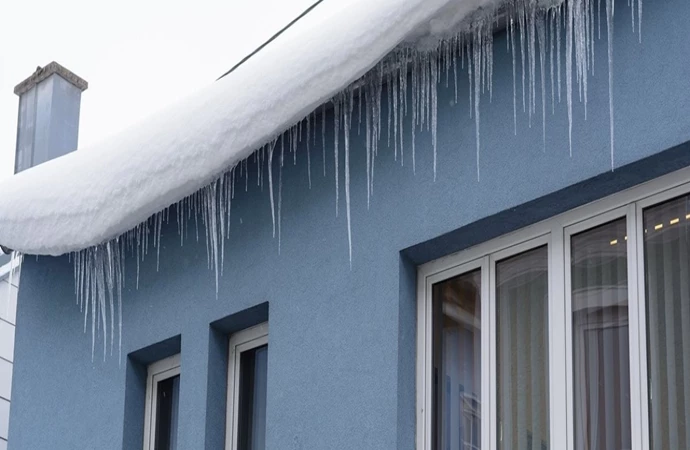 {Instytut Meteorologii i Gospodarki Wodnej ostrzega przed mrozem na Mazurach.}